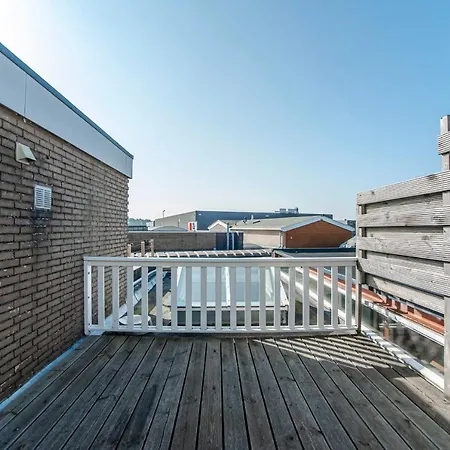 De Jacobsschelp With Parking 赞德沃特